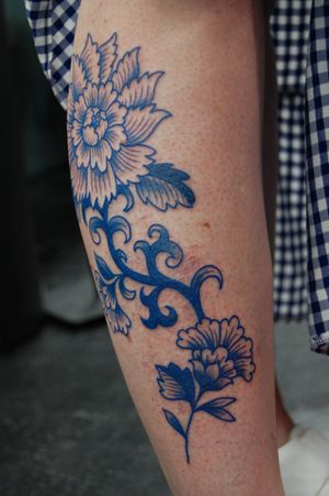 Get a beautiful Japanese floral motif tattoo on your lower leg by the talented artist Bananajims. Show off your love for flowers with this elegant design.