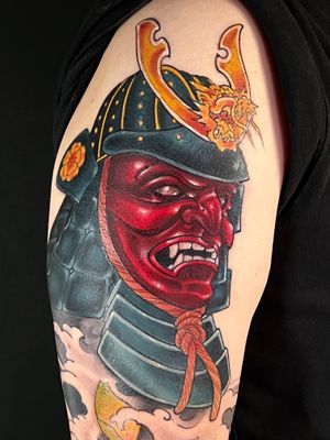 Experience the artistry of Japanese style with this striking samurai helmet tattoo on your upper arm. Designed by the talented Kiko Lopes.