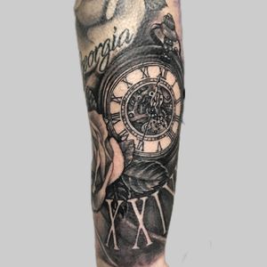 #realistic #pocketwatch #roses tattoo as part of an ongoing sleeve. Part healed /part fresh. 
.
.
.
#blackandgrey #realism #bng #flowers #floral 