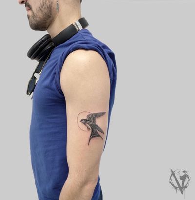 Supper fun #microrealistic #swallow #bird tattooed recently on a lovely customer. Thanks again. . . . #fineline #blackandgrey #realism #microrealism #birdtattoo #wildlife