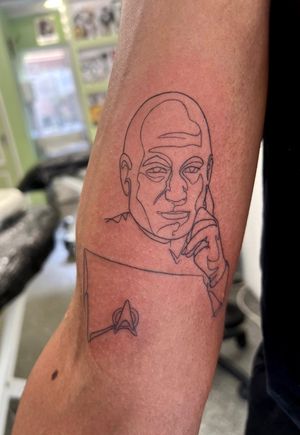 Fine Line Tattoo Amsterdam By Claudia Fedorovici
#customtattoo #finelinetattoo
#finelinetattooartist #tattooartistsamsterdam
#StarTrek #jeanlucpicard #ascetictattoo
#claudiafedorovici