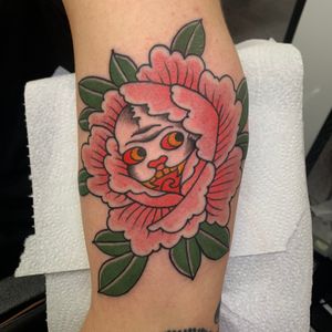 Get a stunning neo-traditional tattoo of a beautiful flower intertwined with a skull on your arm by the talented artist Andrea Furci. Stand out with this unique and intricate design.