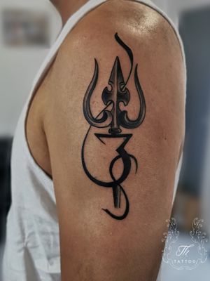 Shiva s trident#thtattoo #tattoo #tattoolife #tattoopasion #tattoosociety #instatattoos #tatuaj #tatuaje #tatuajebucuresti #bucharest #bucuresti #bucharestink #tattoobucharest #besttattoos #bestink #cooltattoos #shiva #hindu 