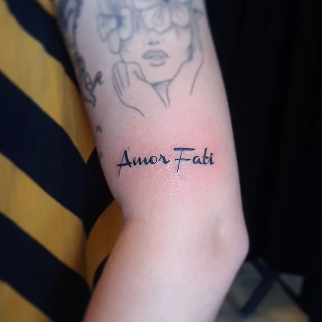 5 x amor fati Tattoo - Liebe zum Schicksal Schriftzug in Schwarz -  Temporary (5) | eBay