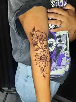 💐Flores 💐 trabajo realizo en el estilo BLACK AND GREY ¡ Gracias por mirar!  #tatuaje #tattoo	#ink	
#inked	#tattooed	#tatuajes	#tattooartist	#art	#tattooart