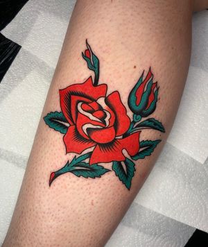 Get a stunning traditional flower tattoo on your lower leg by expert artist Ryan Goodrum! Embrace timeless beauty and artistry.