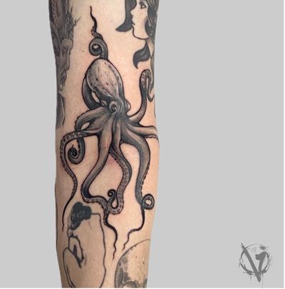 Cool #freehand #octopus tattoo #gapfiller for an ace customer :) . . . #blackandgrey #realistic #realism #microrealism