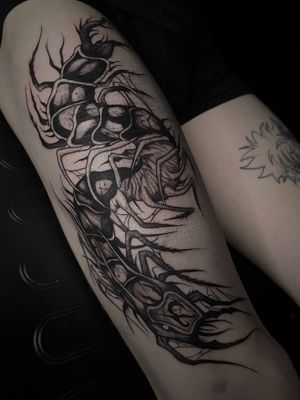 Check out this intricate blackwork centipede design by Kike Krebs, beautifully placed on the upper leg.