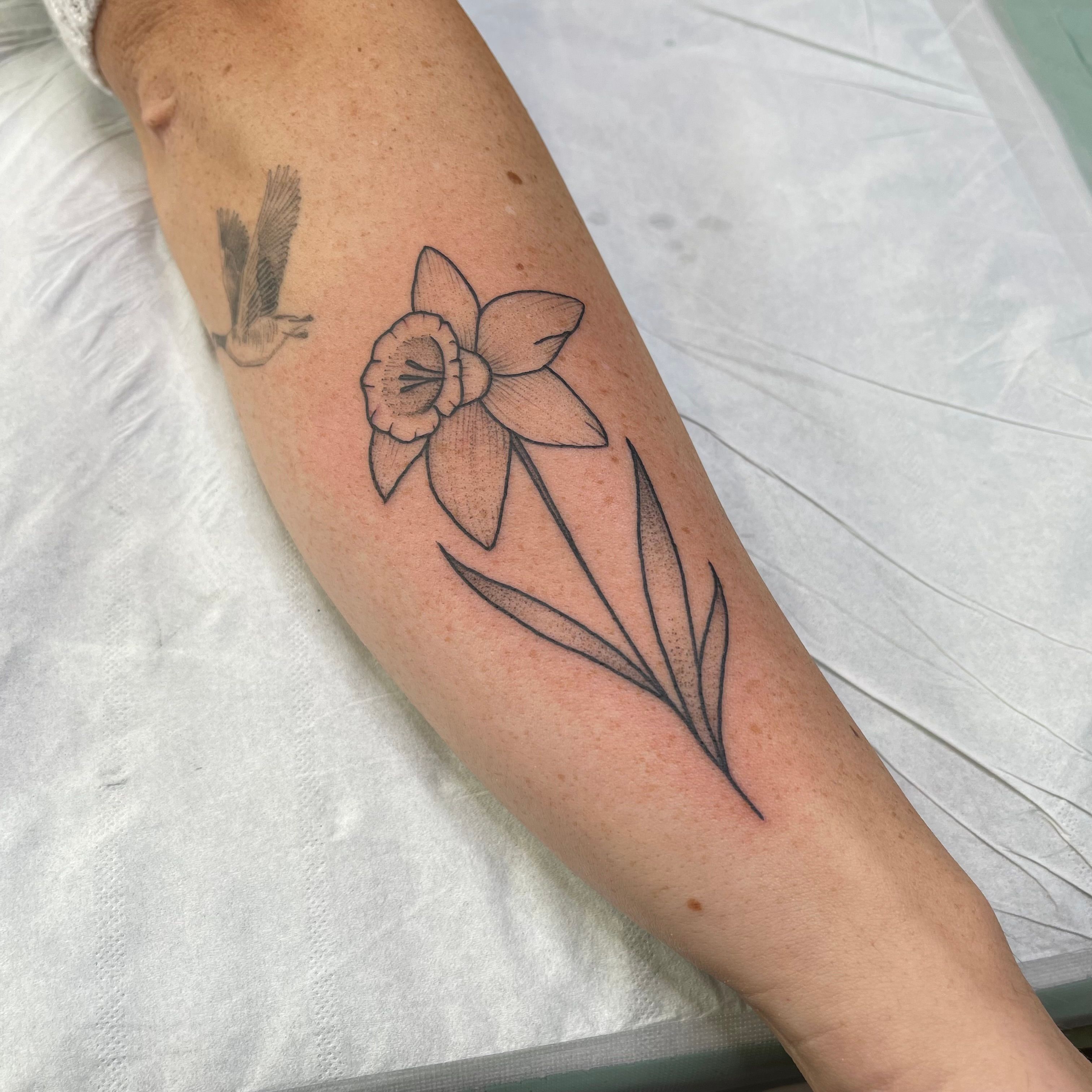 Margie Tattoo - A bouquet with four birth flowers: rose, cosmos, narcissus  and poppy 💐 Thank you Marie-Josée 🖤 #birthflowers #flowerstattoo  #flowerbouquettattoo #tattoo #finelinetattoo #ottawatattoo #gatineautattoo  #blackandgreytattoo #margietattoo ...