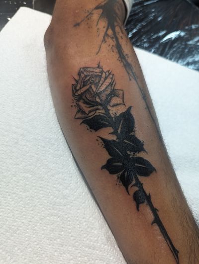 Stunning blackwork rose design on the forearm by George Antony, blending elegance and edginess.