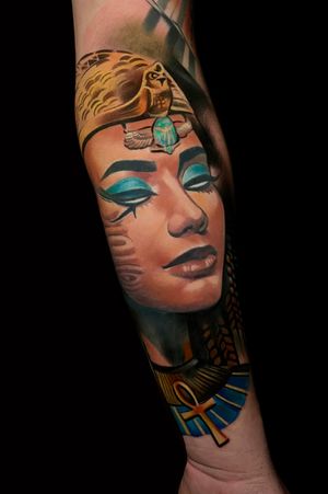 Get a vibrant and eye-catching new school tattoo of an Egyptian goddess by Cloto.tattoos on your arm. Stand out with this unique piece of art!