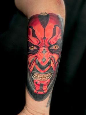 Darth Maul done a tattoo convention , one sitting 11 hours