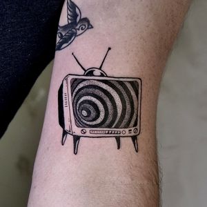Unique blackwork and dotwork design featuring a classic television set, created by the talented artist Andrew Garinther.
