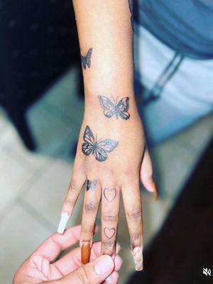 Butterflies! A sign of peace. Done by me ..Instagram: Inkyinnovationss 