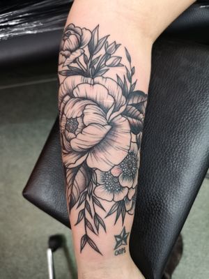 Floral arm piece