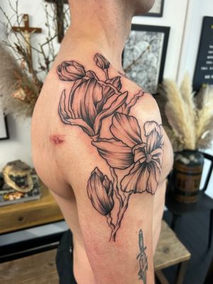 Beautiful flower design by Jack Howard, perfect for the upper arm. Add a touch of nature to your body art.