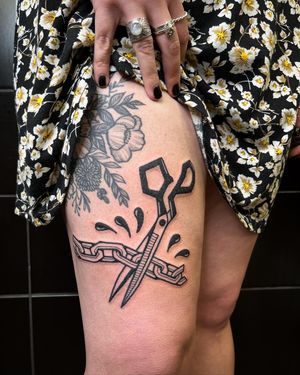 Unique blackwork tattoo featuring a scissor cutting chains, by tattoo artist Adrimetric. Bold and striking design.