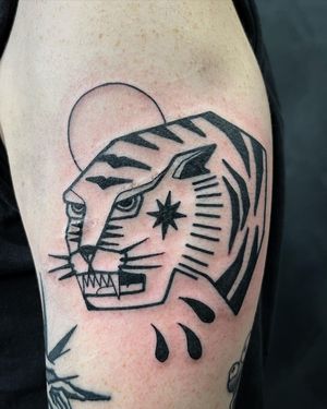 Get a fierce tiger tattoo in blackwork style by the talented artist Adrimetric. This illustrative design showcases the power and strength of the tiger.