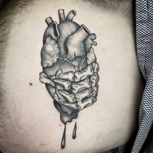 Detailed black and gray anatomical heart tattoo on stomach region by tattoo artist Jenny Dubet.