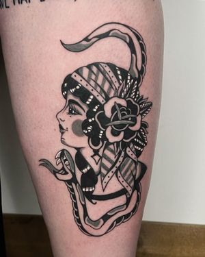 • Gypsy girl with snake • traditional calf beauty by our resident @nicole__tattoo 
Get in touch to book with Nicole in September! 
Books/info in our Bio: @southgatetattoo 
•
•
•
#gypsygirl #gypsygirltattoo #traditionaltattoo #southgatetattoo #realistictattoo #blackworktattoo #northlondon #southgatepiercing #northlondontattoo #londontattoo #sgtattoo #london #finelinetattoo #amazingink #londonink #southgateink #enfield #blackwork #londontattoostudio #southgate