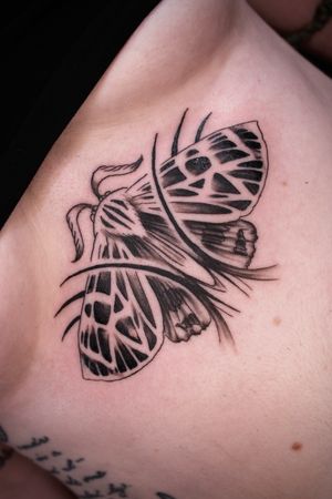 Embrace the dark beauty of this stunning blackwork moth tattoo, expertly crafted by the skilled hands of José.
