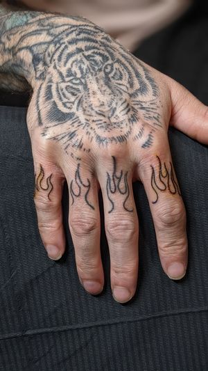 Experience the heat with this illustrative tattoo of flames by Luca Salzano, perfectly placed on your finger.