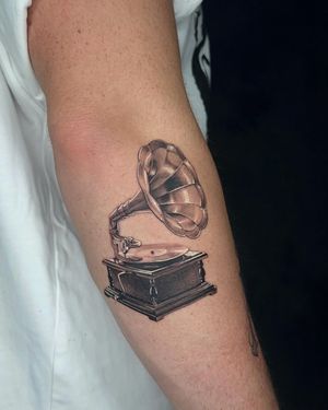 • Gramophone • micro realistic piece by our resident @cat_vaska116 Vas would love to do more of those designs! Get in touch!Books/info in our Bio: @southgatetattoo •••#gramophone #gramophonetattoo #microrealism #microrealismotattoo #northlondontattoo #amazingink #southgatetattoo #londontattoo #london #londontattoostudio #londonink #finelinetattoo #sgtattoo #enfield #blackwork #blackworktattoo #realistictattoo #northlondon #southgateink #southgate #southgatepiercing 
