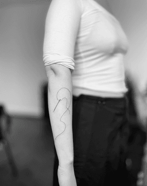 Minimalistic fine line tattoo featuring a single line, thread, and needle motif, created by Vera.
