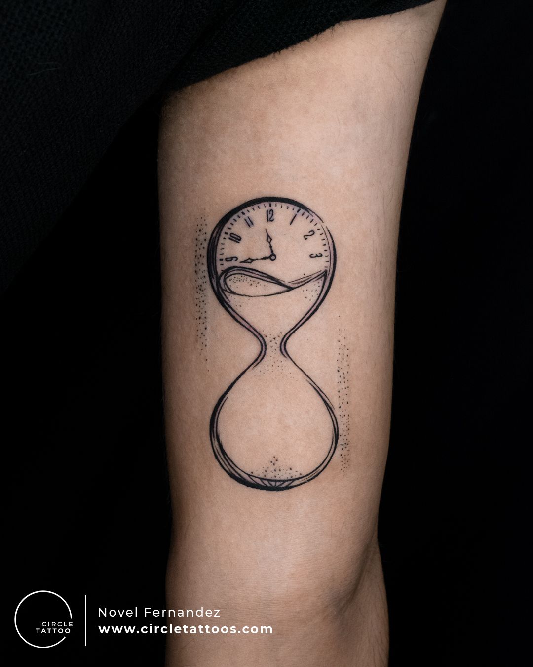 Pin by Mena Lala on Tattoo Love | Hourglass tattoo, Pattern tattoo, Simple  tattoos