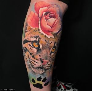 Vibrant watercolor tiger and flower design on lower leg by tattoo artist Marie Terry. A stunning blend of realism and artistry.