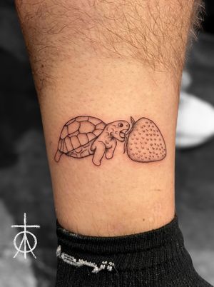 Cute Tattoo by Claudia Fedorovici ( Ascetic Tattoo ) #finelinetattoo #cutetattoo #smalltattoo #tempesttattooamsterdam #tattooartistsamsterdam #claudiafedorovici