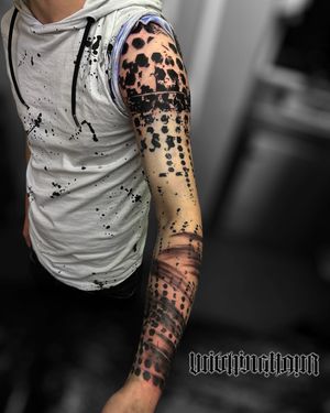 Blackwork Tattoo by Bobby Grey ( WiktchinghourNL ) #blackworktattoo #blackworktattooartist #bobbygrey #tattooartistsamsterdam #tempesttattooamsterdam #brushstroketattoo #negativespacetattoo 