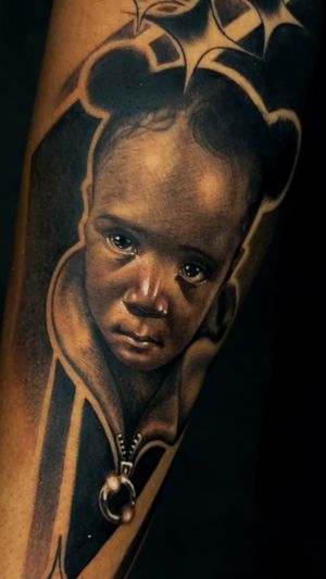 Portrait of a child by our resident @cat_vaska116 
Get in touch to book with Vas! 
Books/info in our Bio: @southgatetattoo 
•
•
•
#blackworktattoo #londontattoostudio #blackwork #sgtattoo #realistictattoo #amazingink #northlondontattoo #northlondon #londonink #southgateink #london #londontattoo #finelinetattoo #southgatetattoo #enfield #southgate #southgatepiercing
#portrait #portraittattoo #realistictattoo