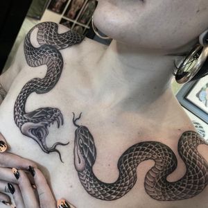 Get mesmerized by Gianluca Fusco's intricate snake design, blending grace and danger in perfect harmony.