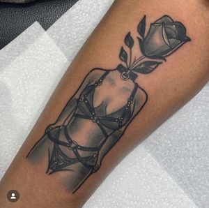 Express your femininity with this stunning neo-traditional rose design on your lower arm. Let Katy Sarsfield bring beauty to your skin with this intricate tattoo.