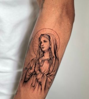 Virgen María en grises