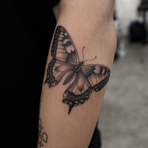 #blackandgreytattoo #finelinetattoo #traditionaltattoo #blackandgrey #fineline #traditional #colourtraditional #blackandgreytraditional #london #londontattoo #londontattooshop #tattoo #walkin #walkintattoo #butterflytattoo