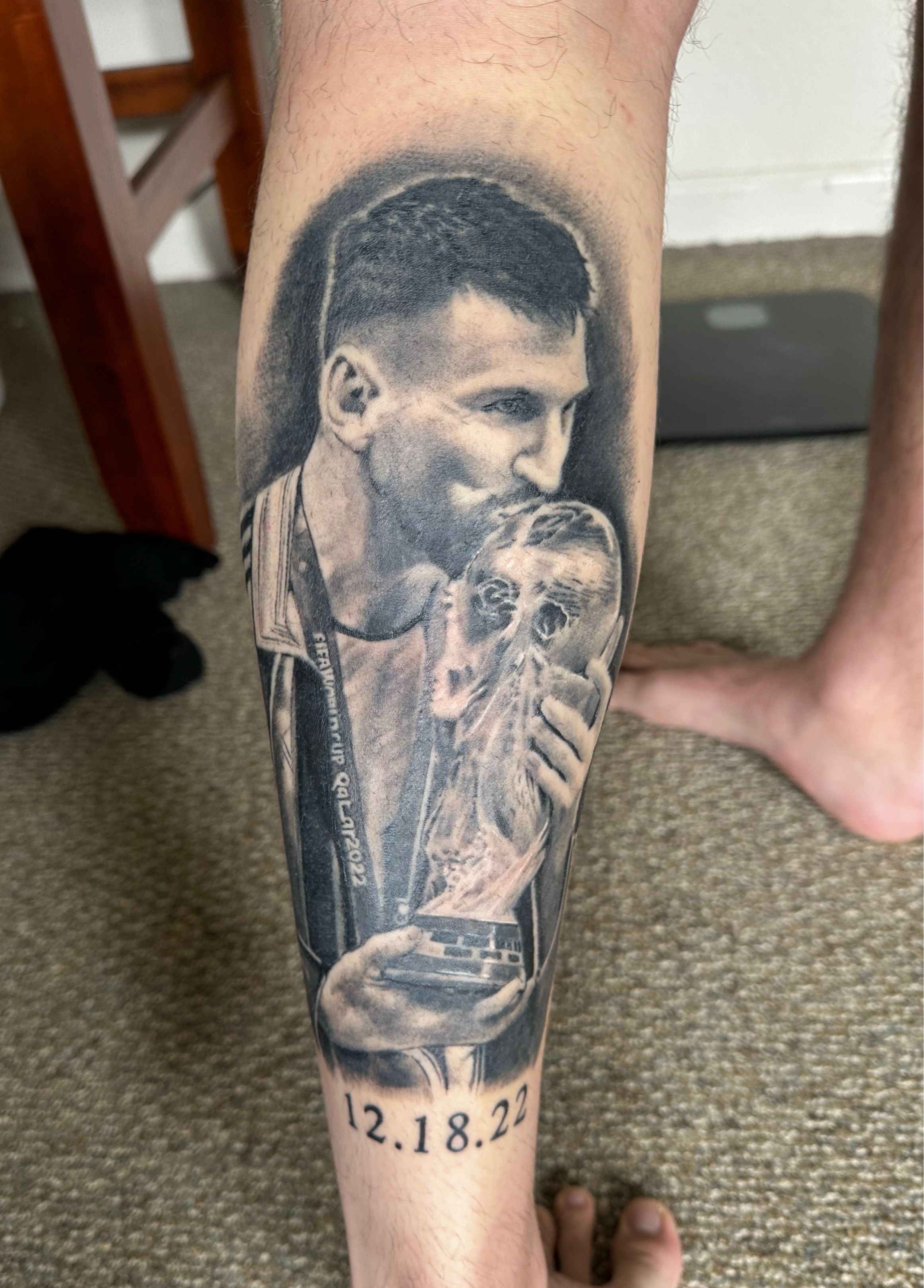 ESPN FC - Emi Martinez got the World Cup tattooed on the leg which made  THAT SAVE in the World Cup final 👀 | Facebook
