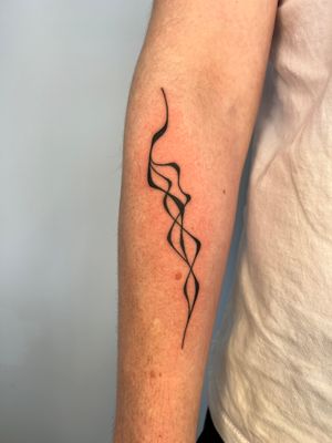 Experience freehand artistry with this unique and intricate abstract design by artist Dan Bramfitt, known as Danyul. Hand-poked for a one-of-a-kind look.