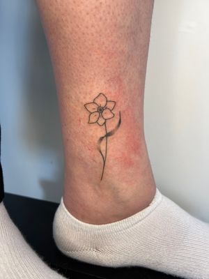 Experience the beauty of hand-poked dotwork in this intricate floral design by artist Dan Bramfitt.