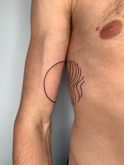 Get mesmerized by this fine line hand poke tattoo featuring wavy abstract circles by the talented artist, Dan Bramfitt.