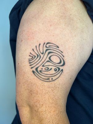 Experience the beauty of flow and wavy lines with this abstract illustrative tattoo by the talented artist, Dan Bramfitt.