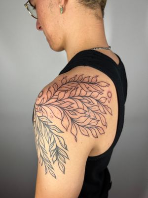 Delicate plant leaf design executed with precision by artist Dan Bramfitt.