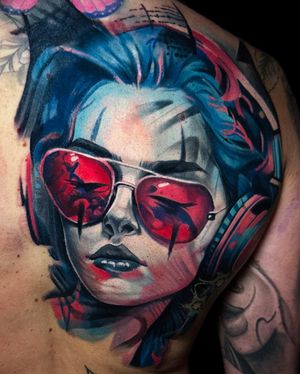 ❌ Hero Girl ❌Tatuaż wykonany podczas @tattooexpoopole Początek większej kompozycji na cale plecy #warszawa #polska #plecy #kolor #tatuaz #kobieta #twarz #portret #abstract #graffiti #streetart #twarz #chicano