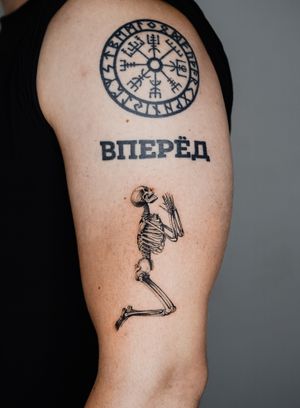 Gabriele Edu's intricate design of a begging skeleton on upper arm combines artistry with the macabre. 
