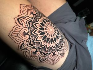 Elegant mandala design by Avi, beautifully crafted in geometric style on the thigh.