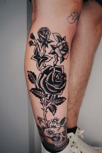 Roses #traditionaltattoo #tattoo #tattoos #traditional #oldschooltattoo #ink #tattooartist #inked #tattooart #tattooflash #art #tattooed #traditionaltattoos #tattoolife #blackwork #oldlines #tradworkers #boldwillhold #tattooing #oldschool #neotraditionaltattoo #tattoodesign #blackandgreytattoo #colortattoo #tattooideas #classictattoo #tattooer #blackworktattoo #flashtattoo #bold