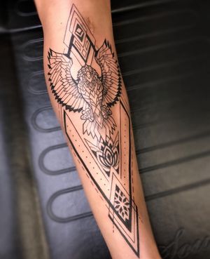 Geometric eagle tattoo done by tattoo artist Mariana Hoffman