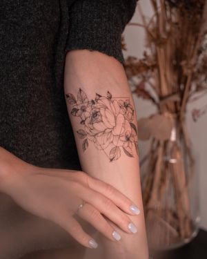 Delikatny tatuaż damski w Studio tatuażu Wrocław
Rodzaj tatuażu: fineline tattoo
Da Vinci's Fox Tattoo Studio
W naszym studio tatuażu każdy artysta pracuje w swoim własnym stylu tatuażu
