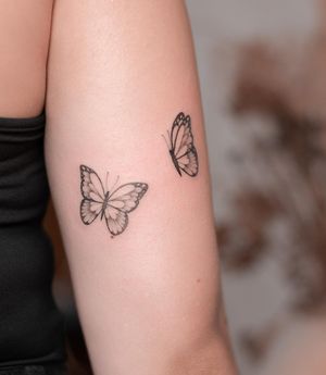 W Studio tatuażu Wrocław specjalizujemy się w delikatnych tatuażach damskich. Nasz styl tatuażu to fineline tattoo, a w Da Vinci's Fox Tattoo Studio każdy nasz tatuażysta działa w swoim własnym, indywidualnym stylu tatuażu.
